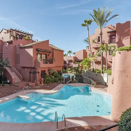 Modern Close To The Beach, Elviria Apartment *