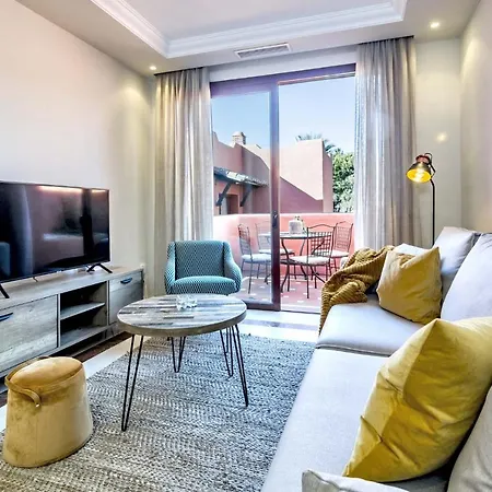 Modern Close To The Beach, Elviria Apartment *