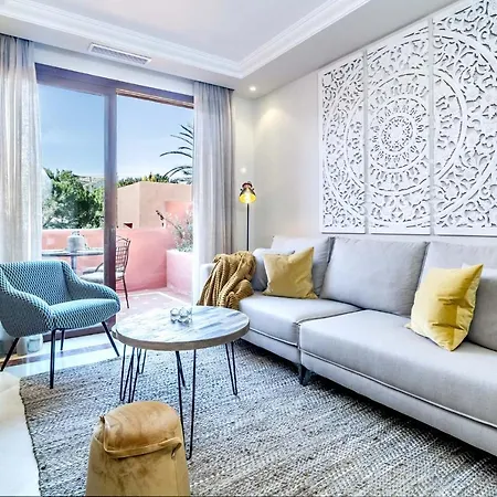 Modern Close To The Beach, Elviria Apartment *